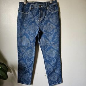 EUC CHICO'S SLIM LEG ANKLE GOLD FILIGREE PRINT JEANS SIZE .5 US 6 / SMALL